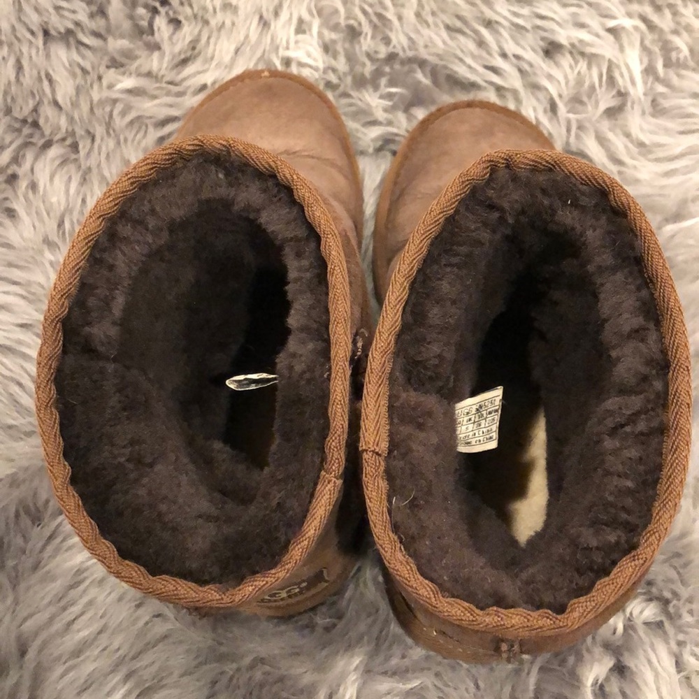 UGG Classic Boot - Picture 3 of 8